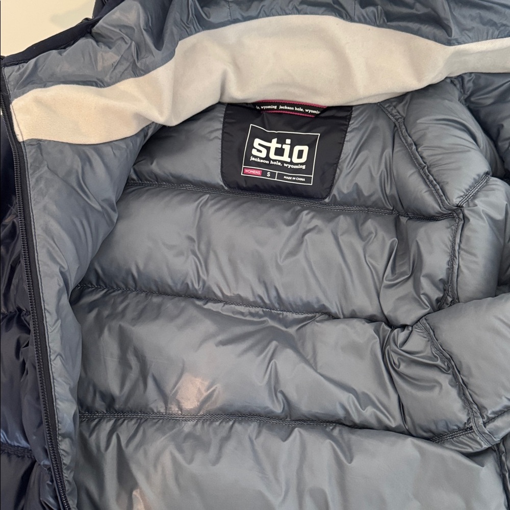 Stio puffer - navy, small: Women's Hometown Down Hooded Jacket, mountain shadow - Picture 5 of 5